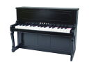 本物のアップライトピアノのような32鍵のたて型のミニピアノです。 音程の正確さはそのままに、連打性や強弱コントロールを向上。デザインにも凝ったピアノのおもちゃです。 ■32鍵（F5～C8） ■音源：アルミパイプ ■本体サイズ：425x205x304mm ■材質：本体（木材）、鍵盤（PS樹脂） ■重量：3.2kg ※ピアノのおもちゃとなります。&nbsp;実際のアップライトピアノではありません。くれぐれもご注意ください。　