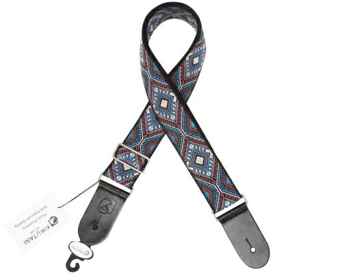 KSTR-301ギターストラップは、耐久性とスタイルを兼ね備え、あらゆるギターとファッションにマッチするデザインです。エスニックなジャガード生地を採用し、それにナイロン生地を組み合わせることで、見た目の美しさと実用性を高めています。滑りにくい設計でありながら、適度な滑りも可能で、自然と最適な演奏ポジションを保つことができます。。 ■主な特徴 素材：高級感のある立体的なジャガード生地と耐久性に優れたナイロン生地の組み合わせ。 デザイン：エスニックなパターンが特徴で、多様なギターや服装に合わせやすい。 裏地：耐久性があり軽量なナイロンを使用し、滑りにくく、かつ自然な演奏ポジションの取りやすさを考慮。 調節機能：直感的に長さを調整できるメタルバックルを採用。。 エンドタブ：耐久性のあるカウハイドレザーを使用し、楽器へのダメージを最小限に抑える。 ■仕様 ・製品サイズ：950 ~ 1620 x 50mm ・製品重量：200g ■注意事項 ・レザーのケア：エンドタブに使用されているカウハイドレザーは、適切なケアが必要です。乾燥を避け、定期的にレザーコンディショナーでメンテナンスを行うことで、長く美しく使い続けることができます。 ・調節の確認：メタルバックルでの調節は便利ですが、設定後はしっかりと固定されているかを確認し、演奏中の不意のズレを防ぐために定期的なチェックが推奨されます。　