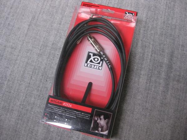 ■XOTIC ケーブル（モガミ＃2524） スコット・ヘンダーソン推薦のシールドが Mogami #2524 とSwitchcraft の組み合わせです。 ＃2524は中音域に芯があり音抜けが良く、ギター本来の音を十分に引き出してくれます。　