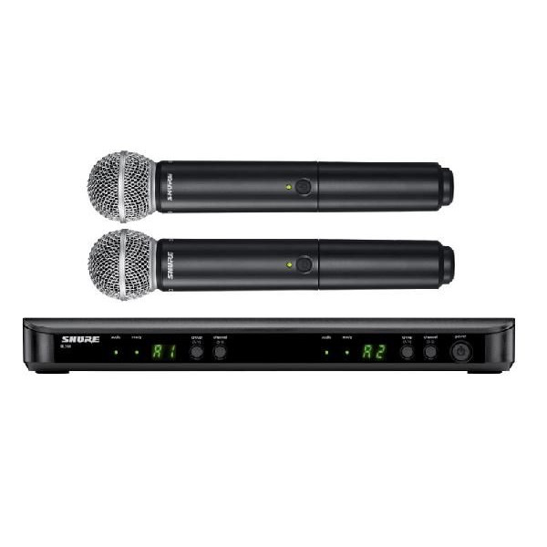 SHURE/シュアー　デュアルワイヤレスマイクセット（ハンドヘルド型）　 BLX288/SM58 2つの送信機、デュアル仕様のセットモデル 2本のSM58ヘッド搭載ハンドヘルド型送信機とBLX88受信機のセット BLX88は、1台の受信機で2波のワイヤレスマイクが使用できるモデルです。 ・免許や使用申請の要らないB帯（日本向け電波仕様）を採用・手軽でありながら、Shureの伝説的なサウンドを提供・80年以上にわたりミュージシャンに信頼されるShureマイクロホン・ヘッド・ワンタッチ操作の「QuickScan」周波数選択機能がベストな周波数を素早く選択・素早く簡単に行える送信機と受信機の周波数設定・単三形アルカリ乾電池2本で最大14時間連続使用が可能（乾電池は付属）・最大到達距離90m（国によって異なる）・最大6波同時使用可能・常に信頼できるパフォーマンスを提供する堅牢な構造　