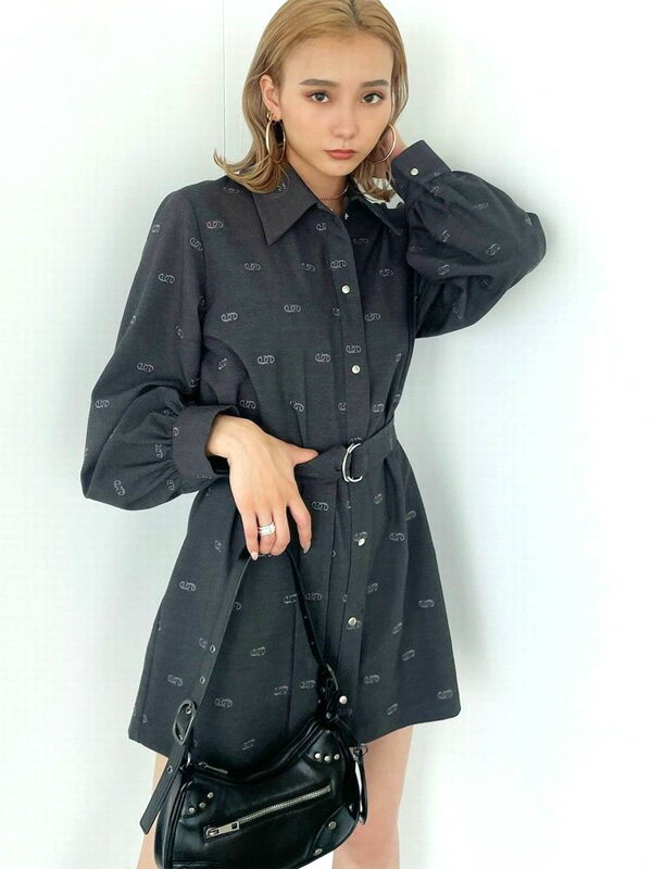 【在庫処分】EMODA エモダ 2WAY ベルト シャツ ワンピース シャツ ワンピース ロングシャツ 2WAY かわいい ゆったり ブランド クロスEマーク 羽織 インナー ライトアウター シャツ型ワンピース ミニワンンピ ブラウス グレー 大人 042310300001 父の日 ギフト プレゼント