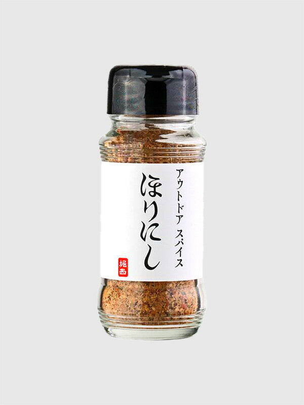 HORINISHI Outdoor Spices ほりにし アウトドアスパイス 【ほりにし】 和歌山のオレンジというキャンプストアの堀西マネージャーが5年の月日をかけ作ったスパイス、 その名も”アウトドアスパイスほりにし”。 アウトドア以外にも、家の料理など、野菜にかけるだけてでも美味しい、20種類のスパイスを配合、 ガーリックのアクセント、フランス料理で使われるミルポアパウダーが旨味を引き出します。 ・肉、魚、野菜など、どんな食材にもマッチするオールマイティスパイス ・20種類以上のスパイスや調味料をブレンド ・塩や醤油など和風テイストで調和のとれたスパイスの中に風味豊かなガーリックがアクセント ・フランス料理などでも使われるミルポアパウダーが、より一層素材の旨味を引き出す 原材料名 塩（国内製造、アメリカ製造、ドイツ製造）、ガーリック、黒コショウ、粉末醤油、赤唐辛子、レッドベルペパー、 陳皮、コリアンダー、ミルポアパウダー、植物油脂、チキン調味料、パセリ、パプリカ、オニオン、ジンジャー、 バジル、オレガノ、マジョラム、ローズマリー、ローレル、セロリーシード/調味料（アミノ酸等）、リン酸Ca 特定原材料 一部に小麦、大豆、鶏肉、豚肉を含む 保存方法 直射日光、高温多湿を避けて保存してください。 賞味期限 製造後1年（未開封） BRAND HORINISHI (ほりにし ) DETAIL 日本正規販売店