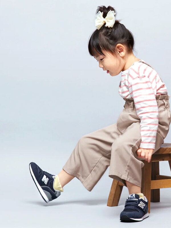 楽天市場 New Balance ニューバランス スニーカー キッズ Iz996 マジックテープ 男の子 女の子 13 0 13 5 14 0 14 5 15 0 15 5 16 0 16 5 軽量 履きやすい 子供靴 Nb New Balance ブラック ネイビー 親子コーデ お揃い Iz996 Nv3 Gr3 Bk3 クリスマス