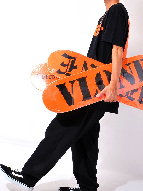 VLONE ヴィーローン ヴィーロン スケボー デッキ おしゃれ かっこいい ブランド ストリート LA pop up SKATE DECK  ポップアップ ロゴ スケートボード 板 インテリア オシャレ ファッション アイテム オレンジ ブラック VSKD03-03