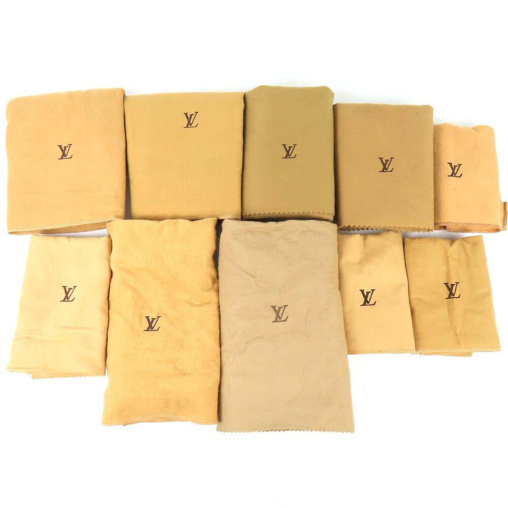 商品情報 商品番号 103585 ブランド名 LOUIS VUITTON/ ルイヴィトン モデル 保存袋 ダストバッグ バッグ用 10点 セット まとめ売り サイズ色々 対象 レディース カラー ナチュラル 　　　　　　　　　　　　　　　　　　　　　 素材 コットン サイズ(約) 縦: 34cm 横: 35cm 一番大きいサイズを計測しております。 付属品 なし 状態 外　側 6.5 表面： 汚れ 、 スレ 、 押し跡 、 シミ 、 ヤケ 、 折シワ 追記情報 状態ランク表 10 未使用品ですが展示、長期保管、試着品も含みます。 9.5 数回程度の使用感で新品同様、非常に綺麗な状態です。 9 使用感の少ない非常に綺麗な状態です。 8.5 大きなダメージはなく、使用感も少ない非常に綺麗な状態です。 8 多少の使用感はありますがまだまだ綺麗な中古品です。 7.5 ダメージ箇所もありますが全体的には綺麗な状態です。 7 通常使用によるダメージのある中古品です。 6 記載上のダメージはありますが使用に差し支える程ではなく、まだまだご愛用頂けます。 5 かなり使用感のある中古品で状態は良くありません。 4 酷く劣化している箇所があったり使用感が目立つ状態です。 3 ご使用に差し支える難がある場合があります。 2 記載上のダメージがある為使用不可。メンテナンスをお勧めします。 ■佐川急便 本州 四国 北海道・九州 沖縄 1,000円 1,000円 1,300円 1,500円 沖縄県・離島の方は「定形外」での発送となります。(代金引換はご利用頂けません) ■代引手数料 ～1万円 ～3万円 ～10万円 10万円～ 330円 440円 660円 1,100円 ※代引きを利用する場合、別途代引き手数料が必要です。 代引き手数料は、落札価格＋消費税＋送料の合計金額により変わります。
