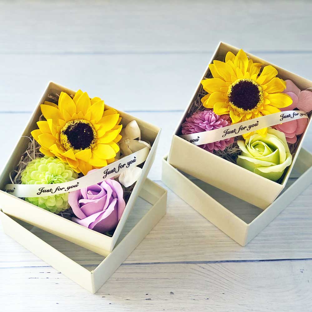 フラワーギフト（予算3000円以内） 大輪のソープフラワーが入ったアロマソープフラワーAroma Soap Flower Gift Box　ひまわり/ローズ