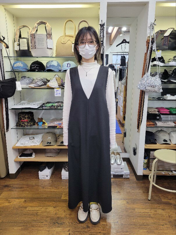 ユイティーム 二 huitieme nid 603768 ジャンパースカート BLACK レディース 25春夏 Aライン Vネック ノースリーブ ワンピース ブラック FREE