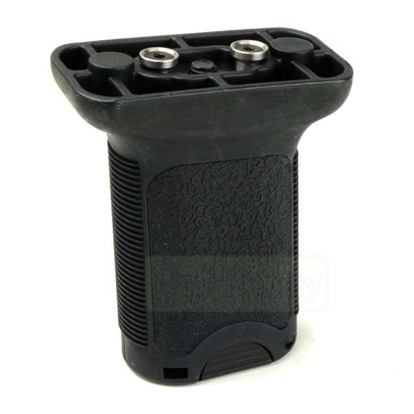 KeyMod（キーモッド）レール対応の樹脂製のショートフォアグリップ。持ち手は直角ではなく、若干の角度がついています。底面はラバー製のキャップとなっており、小物の収納が可能です。全長：約 7.3cm重量：約 72g　