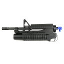 スタンダード電動ガン用のM4A1フロントアッセンブリーと M203タイプ グレネードランチャーがセットになったフロントキットです。 アウターバレル、フロントサイト、チャンバー、グレネードランチャー等 フロント回りのアッセンブリーが一式セットとなつており、 別途銃本体等、必要なパーツをご用意いただいたうえで、 カスタムガン製作のベースとしてご活用いただけます。 重量：約 1650g 主要素材：金属 ※上級者向け商品です。 　銃本体や取り付けに必要なパーツは別途ご用意ください 　また、作動に至るまでには加工や調整が必要となる商品です。 ※メーカー都合によりデザイン等が予告なく変更となる場合がございます。 　予めご了承ください。