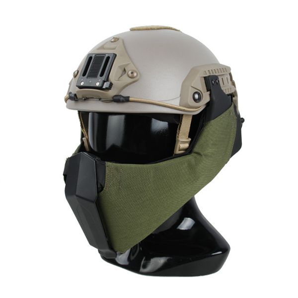 TMC MANDIBLE for OC Highcut Helmet ( OD )、 ヘルメットのサイドレールに取り付けるタイプのハーフフェイスマスク。 各種迷彩パターンや、無地カラーの生地を使用したユニークなデザインで 装備の雰囲気をまとめたり、またアクセントとしても楽しめます。 顔面の中でも、特に目元から下側の部分を被弾のリスクから保護する実用的で インパクトのある装備アイテムです。 【メーカー情報】 for cosplay only, only fit O C style highcut helmet ※（迷彩柄の商品の場合）迷彩柄の特性上、パターンは個体によって異なります。 ※商品にヘルメット等は付属しません。掲載画像は使用イメージです。 ※ご使用の際、メーカー差異や商品個体差などにより多少の加工調節などが必要となる場合もございます。　