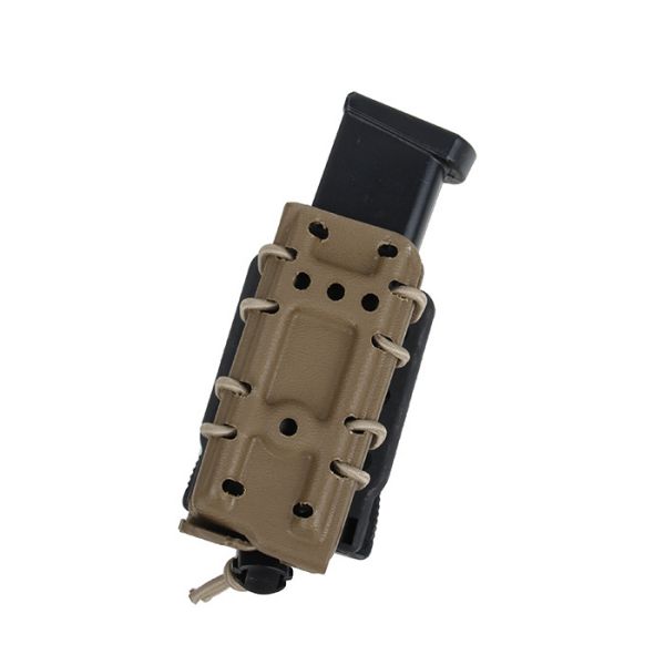 0305 Kydex Single Stack Pistol Mag Carrier ( CB )、 カイデックス素材を使用した、ピストルマガジン向けのマグキャリアーです。 ベルトに取り付けてご活用頂けます。 【メーカー情報】 Material: KYDEX material !!! ※商品にマガジン等は付属しません。 ※対応するとされるモデル、アイテムであってもメーカー差異や 商品個体差などにより、ご使用の際には加工調節が必要となる場合がございます。 ※（サイズを掲載している場合）サイズは目安としてご覧下さい（メーカー情報による）。　