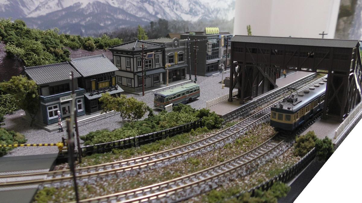 【楽天市場】「送料込み」鉄道模型ジオラマレイアウトNゲージ用複線[90cm×60cm]電車庫のある町 注文製作 90x60−22：コレクターズ