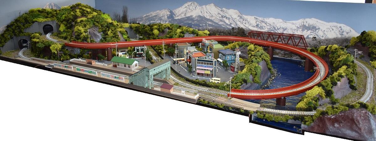 「送料無料」鉄道模型ジオラマレイアウトNゲージ用　単線[150cm×65cm]川のある町（8の字立体