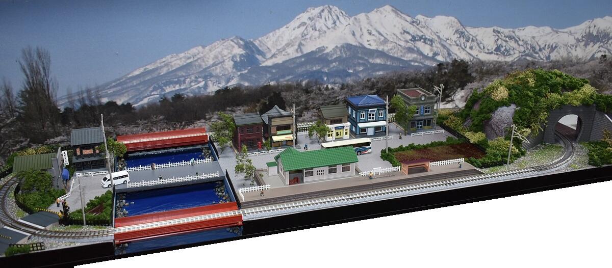 「送料無料」鉄道模型ジオラマレイアウトNゲージ用 単線 90cm×30cm 駅前の街並みと川●注文製作●90x30−2