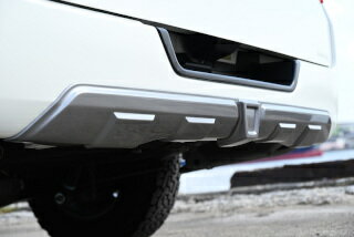 キャラバン3型 リアバンパーアンダーガード シルバー/艶有ブラック 【8813】 インテリア用品 カーパー..