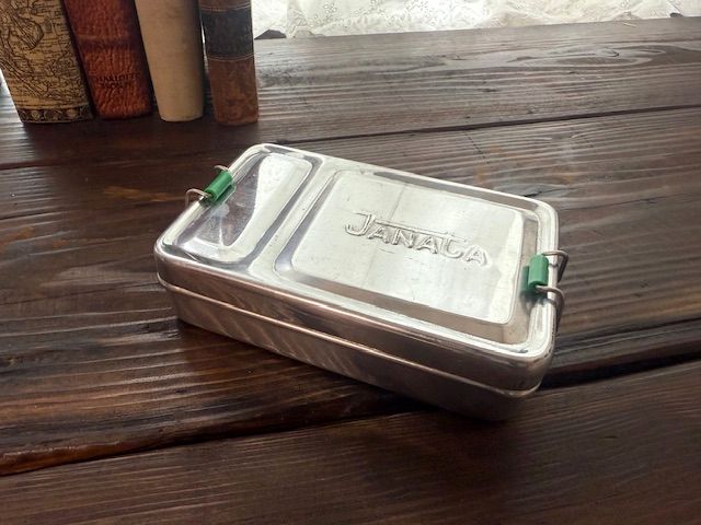 シャビーなアルミニウム ランチ ボックス｜Aluminium PUEBCO　アンティーク　ヴィ...