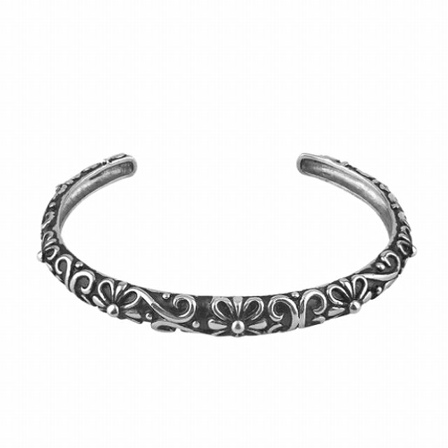 商品説明 仕様 【素材】 ステンレス 【サイズ】 幅約10mm 内周約17cm ★アメカジアイテム必見★ クオリティが高く、重量感もたっぷり♪ シルバー925などのアクセサリーが好きな方にご満足して頂けるオススメの逸品!! フェザー系やクロスモチーフのジュエリーは今大人気アイテムです。 この機会に是非お見逃しなく!! 注意 ※モニターの発色や撮影時の場所・角度等により実物のものと多少色合いなどが異なる場合がございます。 ※表面には細かなキズ等がみられる場合がございます。 用途 ギフト プレゼント 贈り物 ご褒美 自分用 お出かけ 通勤 通学 旅行 パーティー イベント デート ディナー ビジネス 贈り物 Gift 贈りもの 贈呈品 贈答品 ご褒美 普段使い お返し お礼 お祝い 記念品 サプライズ アウトドア 普段使い 年齢 10代 20代 30代 40代 50代 60代 70代 シーン 誕生日 バースデー ご褒美 記念日 結婚記念日 結婚 5周年 10周年 20周年 スイートテン バレンタイン ホワイトデー 父の日 母の日 クリスマス Xmas お揃い 入学式 卒業式 成人式 小学校 中学校 高校 大学 合格祝い 社会人 就職祝い 出産 出産祝い 結婚式 引き出物 引出物 結婚内祝い 結婚祝い 金婚式 銀婚式 還暦 退職祝い 就職祝い 入学祝い 成人のお祝い 歓迎会 送別会 キーワード 送料無料 ペア カップル レディース メンズ 男性 女性 アクセサリー ジュエリー おしゃれ お洒落 かわいい 可愛い ファッション 恋人 春 夏 秋 冬 おすすめ シンプル ユニセックス 定番 男女兼用 存在感 人気 流行 ・メーカー希望小売価格はメーカー商品タグに基づいて掲載しています
