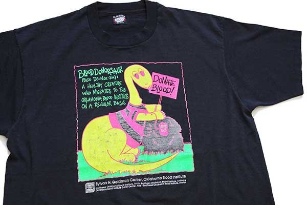 90s USA製 DONATE BLOOD DONORSAUR 蛍光プリント Tシャツ 黒 XL【メンズ】【オールド】【ビンテージ】【ブラック】【献血】【恐竜】【ネオン】【メッセージ】【オーバーサイズ】【ビッグサイズ】【春物】【夏物】【アメリカ】【古着】【中古】