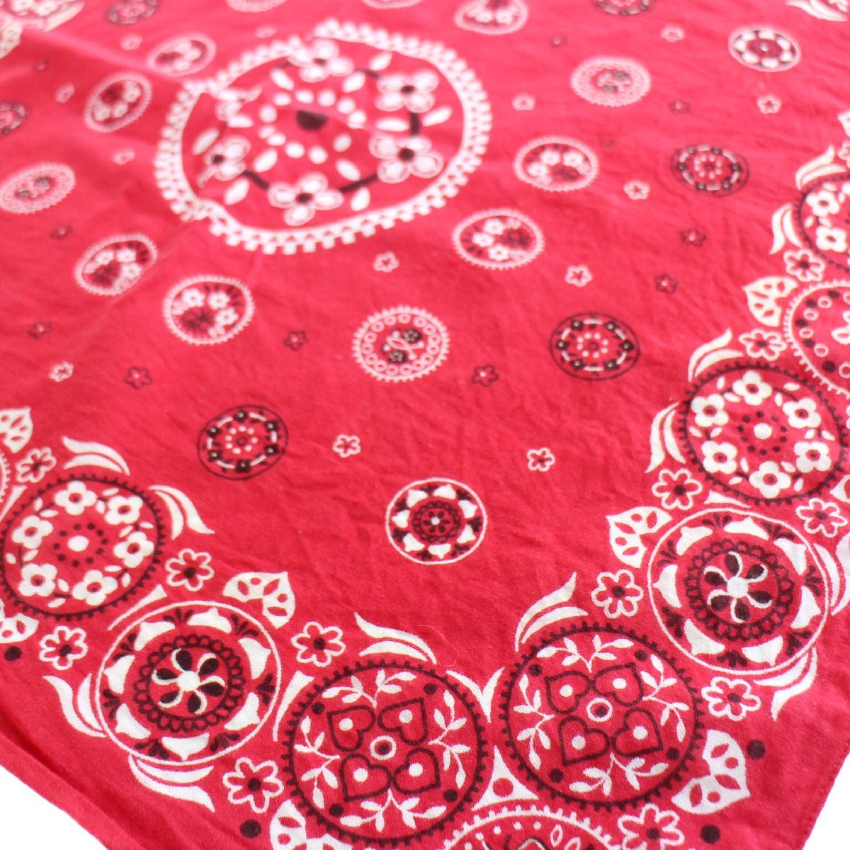 60s FAST COLOR RN13960 コットン バンダナ 赤★77【メンズ】【レディース】【ビンテージ】【オールド】【ハンカチ】【パリスアクセサリーズ】【フラワー】【花柄】【蝶】【バタフライ】【リメイク】【USA製】【耳付き】【雑貨】【アメリカ】【古着】【中古】のサムネイル