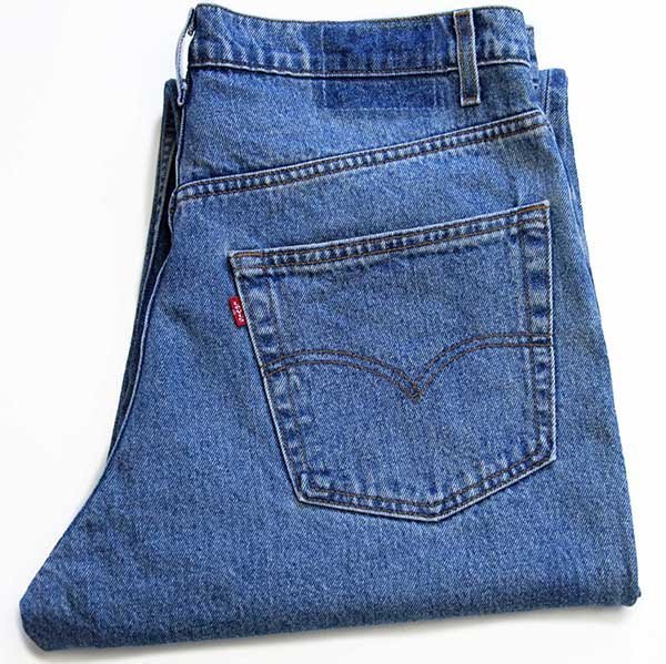 商品詳細 98年製【Levi's】550-4891 RELAXED FIT デニムパンツです。MADE IN HUNGARYワイドシルエットです。赤タブスモールe、トップボタン裏刻印252、フロントジップフライ、サイド脇割り素材：100% COTTONサイズ表記：W38 L31実寸（平置き）・ウエスト　48cm・股下　80cm・股上　32.5cm・全長　109.5cm・わたり　35cm（股付け根）・裾幅　21.5cm多少の誤差はご了承下さい。コンディション：多少の着用感はありますが、目立つダメージや汚れなく、生地もしっかりしていて程度良いです。★レターパックプラスでも発送可能です。 ★その他ビッグサイズのおすすめ商品はこちら★ ★その他ユーロ系のおすすめ商品はこちら★ 注意事項 ・商品の状態は注意深くチェックして記載していますが、小キズや汚れ等の見落としがある場合もございます。 ・撮影時の光の環境やご使用のモニターによって実際の色と多少異なる場合がございます。 ・古着は現状販売の為、返品・交換はお受け致しかねます。ご不明な点がございましたらご注文前にお問い合わせ下さい。 ・used品、ビンテージ品にご理解無い方や極端に神経質な方はご注文をお控え下さい。