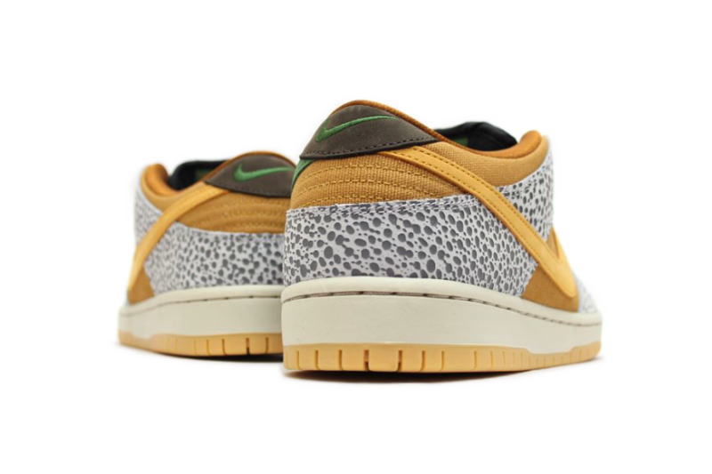 【送料無料】NIKE　SB DUNK LOW PRO ISO　SAFARI　CD2563-002　ナイキ ダンク ロー プロ SB サファリ【未使用品】【中古】