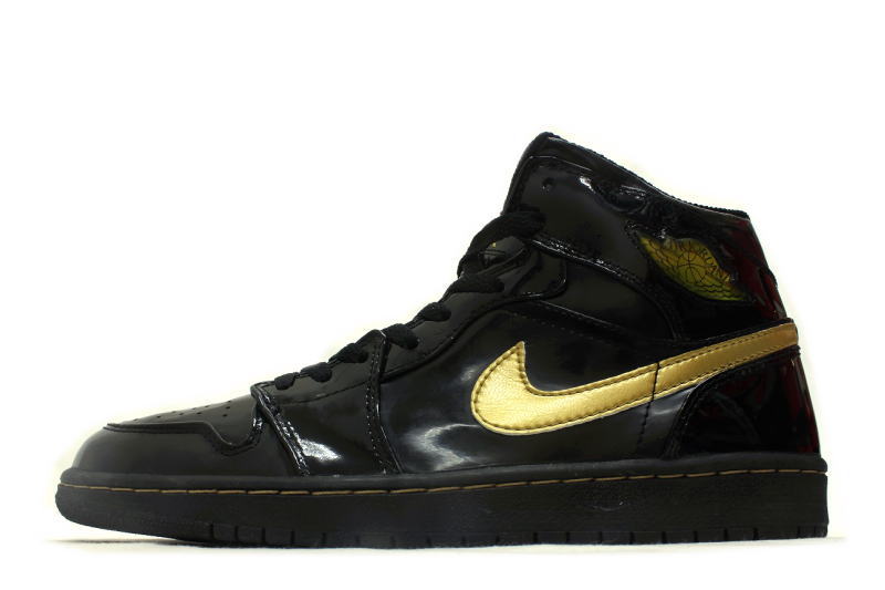 【送料無料】NIKE　AIR JORDAN 1 RETRO　黒×金 エナメル　136085-070　ナイキ エアジョーダン 1 レトロ BLACK GOLD パテント 【未使用品】【中古】