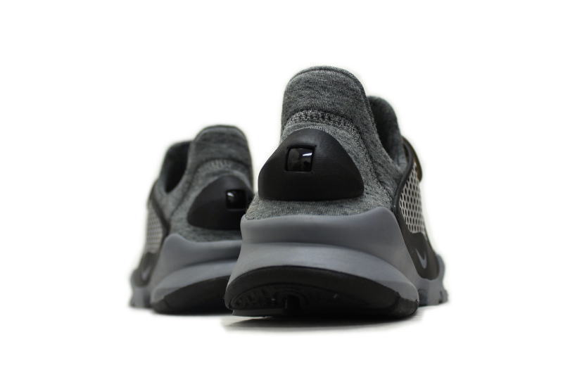 【送料無料】NIKE　SOCK DART TECH FLEECE　BLACK　834669-001　ナイキ ソックダート テックフリース 黒 【未使用品】【中古】