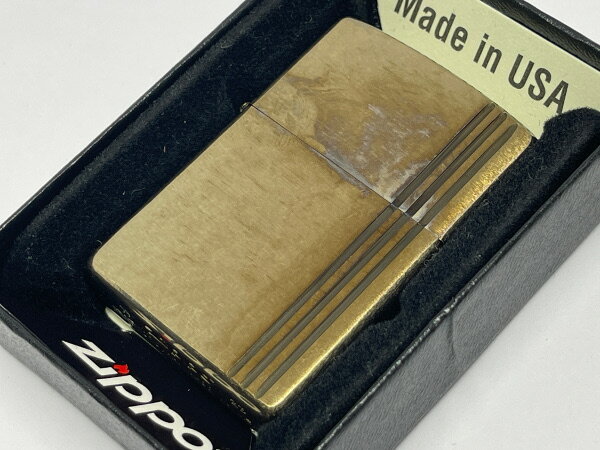 ギフト対応 主な特長 ●ZIPPO No.200FBベース ●ヴィンテージスタイルは個々の製品で色合いやユーズド感が異なりますので予めご了承願います。 ●底面の刻印は異なる場合がございます。 ●保証書・箱。 備考
