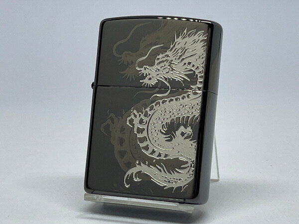 ギフト対応 商品説明 ★和柄で根強い人気の「鯉」「龍」「虎」のデザインを精密レーザー彫刻とエッチングによりダイナミックに仕上げました。 主な特長 ●ZIPPOレギュラーサイズベース ●ブラックニッケル、エッチング、精密レーザー彫刻、銀サシ ●底面の刻印は異なる場合がございます。 ●保証書・箱。 備考