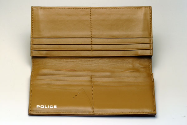 sonnetteの【送料無料】POLICE[ポリス] WINGTIP 長財布 PA-56802-25 ブラウン【楽ギフ_包装】｜アングル2