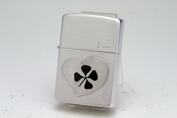 送料無料 ZIPPO[ジッポー]四つ葉 本物のクローバー 銀サテーナ Love 愛【楽ギフ_包装】