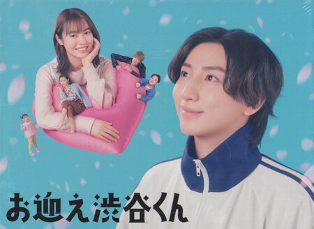 【ストーリー】保育園の“お迎え”がきっかけで出会った2人が繰り広げる 初々しすぎる“うぶキュン”ラブコメディー！ 渋谷大海（京本大我）は今をときめく若手売れっ子俳優。 しかし、年の離れた妹・音夢（諸林めい）に過保護で、そのせいか恋愛経験はゼロ。 マネージャーの品川響子（長谷川京子）からは、芝居にリアリティーを出すためにも「誰でもいいから“キュン”してきなさい！」と言われている。 ある日、音夢が新しい保育園に通うことになり、渋谷くんは担任の青田愛花（田辺桃子）と出会う。 保育士歴6年の愛花は、平和主義ゆえ人に気を使いすぎるところがあり、自己犠牲を払って人より多くの仕事をこなしている。 家に持ち帰った仕事をしていた愛花は、テレビから聞き覚えのある声がして、思わず画面に目をやる。 すると、そこに映っていたのは渋谷くんで、愛花は初めて彼が有名人だと知る！ 数日後、保育園では参観日を迎え、愛花は楽しみにしていた子どもたちと保護者の前で、人形劇を披露することに。 しかし、この日のために1人で準備してきた愛花に、思いもよらぬハプニングが襲いかかる。異変に気がついた渋谷くんは…。【特典内容】特典映像/ブックレットタイトルお迎え渋谷くん Blu-ray BOX監督紙谷楓、菊川誠出演者京本大我、田辺桃子、内藤秀一郎、宮近海斗、長谷川京子、青木沙也果受賞・その他発売日2024年12月11日発売元・レーベルカンテレ仕様メディア形態Blu-rayリージョンコードフリー言語日本語(オリジナル言語)字幕収録時間27分／120分JANコード4571519927950製品コードTCBD-1616