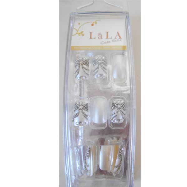 在庫処分【LaLAのネイルチップ】白地にシルバーのポイント