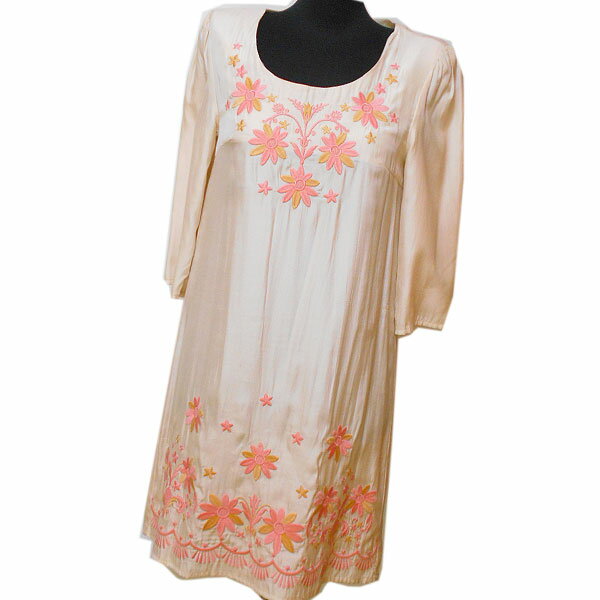 花柄刺繍の7分袖ワンピース（クリーム系）サイズM