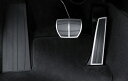 BMWのオートマ車(右ハンドル)用、ペダルセットです。 アクセルペダル、ブレーキペダルカバーのセットになります。 本体は、ステンレス製、黒のラバーとシルバーカラーのコンビです。 装着は純正・交換にてお願いします。 ※表示価格は、1セット(2PCS)の金額です。 【適合車種】 BMW E82/E87/E88(1series) ・BMW E90/E91/E92/E93(3series) ・BMW E60/E61(5series) ・BMW E63/E64(6series) ・BMW E65/E66(7series) ・BMW E85/E86(Z4) ・BMW E84(X1) ・BMW F25(X3) ・BMW E83(X3) ・BMW E70(X5) ・BMW E71(X6)　