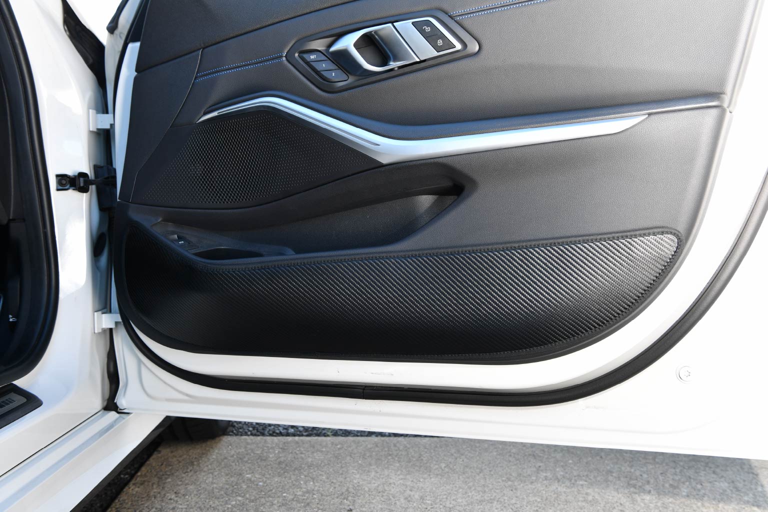 BMW G20/G21(前期/後期) ドアキックガード(カーボン調) 2PCS【core OBJ】