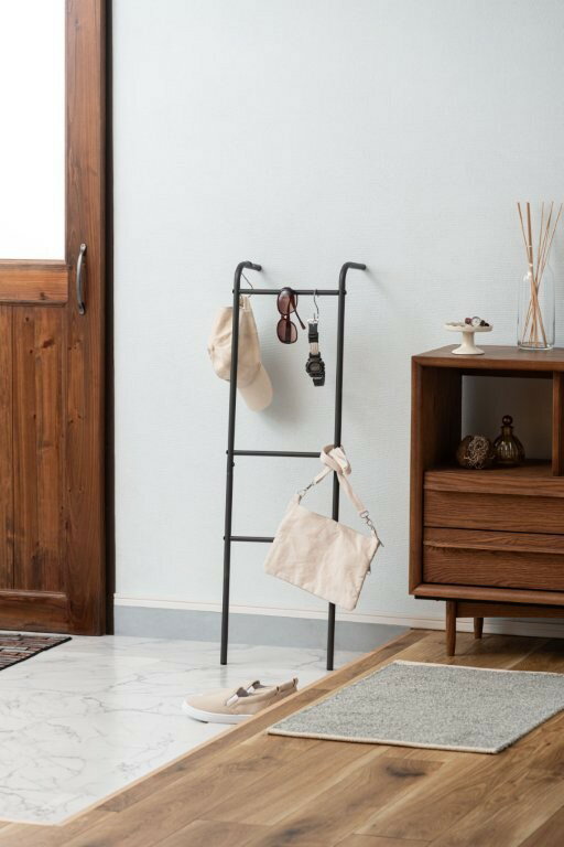 壁立て掛けハンガーラック 壁面収納 スリム 幅30 高さ100cm ダークグレー スチール 衣類収納 軽量 壁掛け 洋服掛け 玄関 見せる収納 シンプル