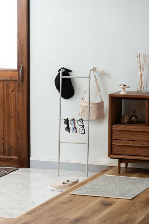 壁立て掛けハンガーラック 壁面収納 スリム 幅30 高さ100cm グレー スチール 衣類収納 軽量 壁掛け 洋服掛け 玄関 見せる収納 シンプル