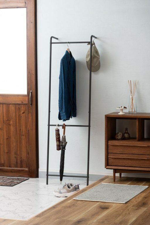 壁立て掛けハンガーラック 壁面収納 スリム 幅50 高さ163cm ダークグレー スチール 衣類収納 軽量 壁掛け 洋服掛け 玄関 見せる収納 シンプル