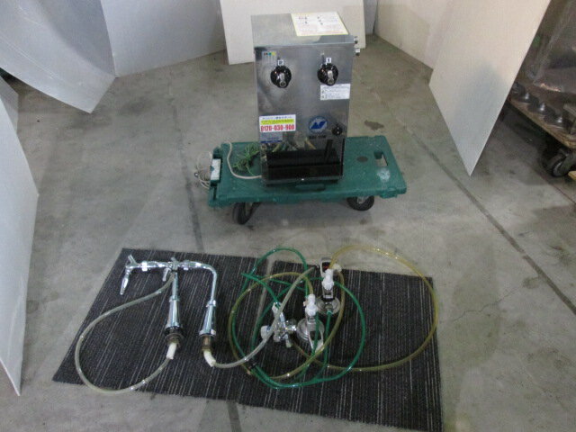 2022年製 ニットク 生ビールサーバー BSE-20W ビールサーバー ビールディスペンサー ドラフトタワー2本 (0224AT)8BW-24【中古】【RCP】