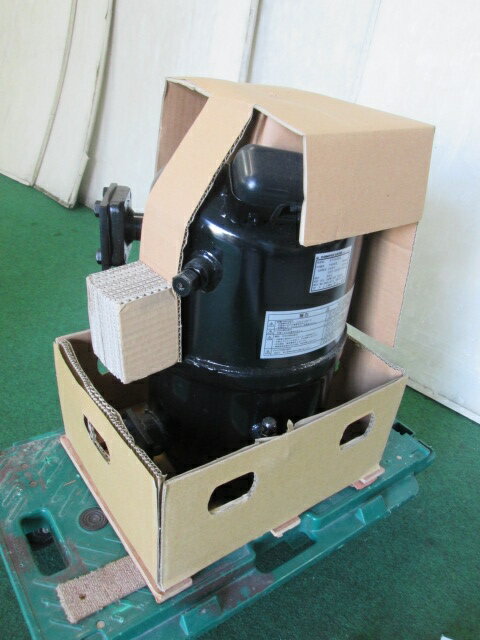 ※未使用 ダイキン 圧縮機 2T55UFL コンプレッサー スペアパーツ エアコン 空調 営業所止(1221EI)7AE-13【RCP】