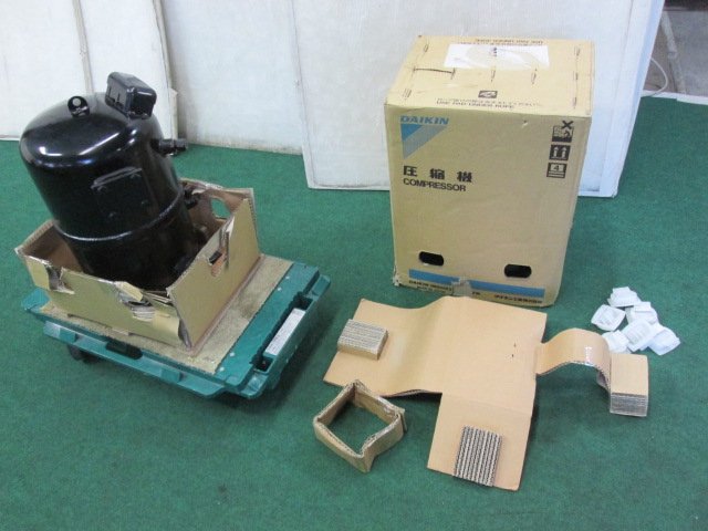 ※未使用 ダイキン 圧縮機 2T55UFL コンプレッサー スペアパーツ エアコン 空調 営業所止(1221FI)7AE-13【RCP】