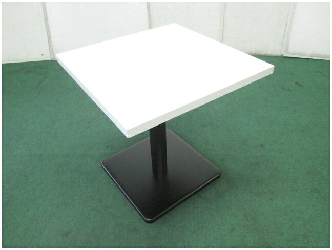 未使用未組立 コーヒーテーブル ミニテーブル1台 W60×D60×H60(0927BH)(8)7CT-1S【RCP】 メーカー：不明　型式：不明　年式：不明　未使用品　取扱説明書ありません 未使用未組立のコーヒーテーブル/ミニテーブル1台です。 テーブルのパーツは4点で組み立ては簡単です。 天板と受け金具は木ネジでの打ち込みが必要です。 (木ネジ付) 天板材質は合板、表面はデコラ樹脂板で白ベースに極薄の墨を流したような模様入りです。 脚部はオールスチール製、頑丈で安定感があります。 詳細は画像にてご確認ください。 状態 未使用につき、きれいな状態ですが保管に伴う若干の汚れ等はご了承ください。 本体サイズ：幅60cm×奥行60cm×高さ60cm　重量17kg ■送料■(6) 当商品は楽天【送料込みライン】 対象商品に付、送料込み となります。 ■その他■ ■水曜日（当方定休日）及び土曜・日曜はメール送信や出荷作業はしておりませんのでご了承下さい。 ■特別な記載が無い限り、付属品は画像に写っているものが全てです。 　画像や説明に無い部品で、使用時や取付時に必要な部品はノークレームでお願い致します。 　画像や説明にない必要な部品はご自身でご用意ください。 　当方はメーカーではありませんので、商品に関して詳しくありません。 　欠品部品があるかもしれませんので、良くお調べの上ご入札ください。 ■商品の不良の場合、商品到着から一週間の保証（販売価格までの返品・返金）を致します。期日を過ぎた場合は、対応できません。 ■当商品（不良品も含む）による商品以外の損害については一切補償できませんのでご了承下さい。 ■商品に関するご不明な点は、ご注文前にご質問下さい。 ■サイズ・イメージ違い等、ご注文後のキャンセル、返品はお受け出来ません。ノークレーム、ノーリターンでお願いします。 　※万が一購入者都合によるキャンセルの場合は、 　キャンセル料と致しまして商品代金の20％を頂戴いたします。その場合の往復の送料はご負担下さい。