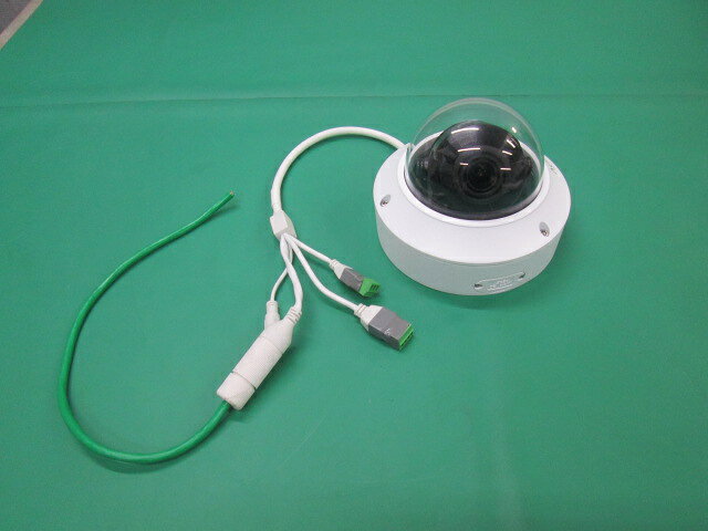 2M 電動VFレンズ搭載 屋外設置対応ドーム型ネットワークカメラ IPC3232SB-ADZK-I0(0923DI)(8)7AM-1S【中古】【RCP】 メーカー：UNV　型式：IPC3232SB-ADZK-I0　USED(ユーズド) 2M 電動VFレンズ搭載屋外設置対応ドーム型ネットワークカメラ IPC3232SB-ADZK-I0です。 2メガピクセルの高性能CMOSを搭載し、最大1920×1080のフルHD解像度による高画質撮影が可能です。 f2.7mm～13.5mmの電動バリフォーカルレンズを搭載しています。 レンズ調整を電動で行うことができます。 True Day&Night機能（ICR切替式）を搭載しています。 取扱い、その他詳細わかりません。 レコーダーと接続して電源灯の点灯はチェックできました。 試験はできていません。 今まで使用していましたので動作良と思います。 接続部は★印写真の状態です。 すり傷、汚れ少しあります。 ご了承ください。 本体サイズ：幅14.8cm 奥行14.8cm 高さ11.1cm 重量0.96kg ■送料■(1) 当商品は楽天【送料込みライン】 対象商品に付、送料込み となります。(沖縄は除く) 沖縄県の送料350円 ■その他■ ■水曜日（当方定休日）及び土曜・日曜はメール送信や出荷作業はしておりませんのでご了承下さい。 ■特別な記載が無い限り、付属品は画像に写っているものが全てです。 　画像や説明に無い部品で、使用時や取付時に必要な部品はノークレームでお願い致します。 　画像や説明にない必要な部品はご自身でご用意ください。 　当方はメーカーではありませんので、商品に関して詳しくありません。 　欠品部品があるかもしれませんので、良くお調べの上ご入札ください。 ■商品の不良の場合、商品到着から一週間の保証（販売価格までの返品・返金）を致します。期日を過ぎた場合は、対応できません。 ■当商品（不良品も含む）による商品以外の損害については一切補償できませんのでご了承下さい。 ■商品に関するご不明な点は、ご注文前にご質問下さい。 ■サイズ・イメージ違い等、ご注文後のキャンセル、返品はお受け出来ません。ノークレーム、ノーリターンでお願いします。 　※万が一購入者都合によるキャンセルの場合は、 　キャンセル料と致しまして商品代金の20％を頂戴いたします。その場合の往復の送料はご負担下さい。