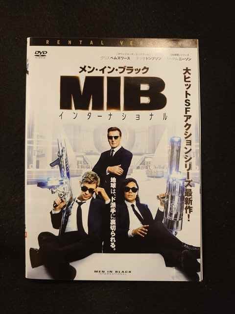 ◆　商品説明　◆ レンタルUP・中古商品になります。 ケースは付属しておりません。 タイトル記載の通り、ジャケット・ディスクのみの商品になります。 商品性質上、ジャケット、ディスクにレンタル管理用シールの付着や、傷み、汚れ等がある場合がございます。 ディスクデータ面にはクリーニング処理を行っており、深いキズがある場合は研磨処理を行っております。 再生機器によっては映像に乱れ・支障が出る可能性もございますので、予めご了承ください。 レンタルUPDVDケース無し商品の発送方法につきまして、ゆうメール1便で13本まで同梱が可能です。 商品状態の確認等、ご不明な点がありましたら、お気軽にお問い合わせください。