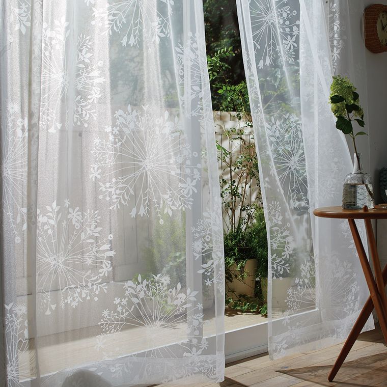 Rakuten - レースカーテン 幅100×丈133cm (1枚入）花柄 フラワー シルエット 植物柄 腰高窓 100×133 日本製 ナチュラル お洒落 おしゃれ 丸洗い 洗える ウォッシャブル 一人暮らし 既製 リビング 新居 新築 引っ越し 国産