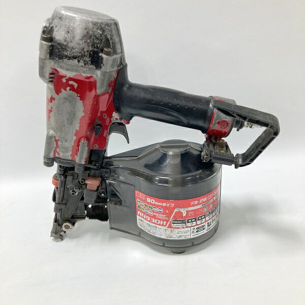 商品情報 メーカー makita JANコード 型番 AN930H ブランド makita 　商品詳細&nbsp; makita 90mm 高圧エア釘打　 AN930H 中古品です。 簡単な動作チェックはしておりますが、実作業での動作確認は行っておりません。ご了承の上でお願いします。 使用、経年、保管に伴うキズ、汚れ、サビ等ございます。 記載外の不具合、欠品部品に気付かない場合もございます。 画像にある物が全てです。現状でのお渡しです。 状態と合わせて画像にてご確認ください。 本商品を実際に使用されての事故、ケガ等につきましては当方は責任を負いかねます。 離島・一部地域は送料に追加料金がかかる場合があります。 お客様都合による返品・交換は受け付けておりませんので、ご了承ください。 商品につきましての詳細は、メーカーホームページ等でお調べの上でご購入をお願いいたします。 以下商品説明は未使品の場合の仕様です。ご参考までにご覧ください。ウェブ引用につき稀に相違がある場合がございます。 使用空気圧力 　1.18 ～ 2.26MPa（12 ～ 23kgf/cm2） 使用釘 　ワイヤ釘 45 ～ 90mm　シート釘 45 ～ 75mm 釘装てん数 　ワイヤ釘：120 ～ 300 本 (1 巻 )　シート釘 200 本 (1 巻 ) 質量 2.5kg 本機寸法 長さ 286mm ×幅 125mm×高さ 330mm ブランド名:makita ブランド名（カナ）:マキタ メーカー型番:AN930H 状態:中古 中古状態:中古品-可 IT7XA8U01MOI　　　　　　　 コンディション 当店では商品の状態をランク表記しています。商品選びの際にご活用下さい。 N 未使用 or 未開封の商品 S ほぼ新品同様の商品 A 使用感のあまりない、状態の良い商品 B 使用感はあるがダメージの少ない商品 C 使用感のほか、傷や汚れの目立つ商品 J ジャンク品・返品不可 送料、問い合わせ先など お取引について 商品発送 入金確認後、1～3営業日以内、発送いたします。 その他の注意事項 【領収書につきまして】 ・領収書は注文履歴からご自身での発行をお願いしております。 ・宛名はご注文者名、但書はご購入頂いた商品名が記載されます。 【送料につきまして】 ・商品を複数個ご購入の場合、個数ごとに送料が発生します。 ・送料はご注文後に店舗側で修正し、個数分のご請求となります。 予めご了承下さいますようお願いいたします。 問い合わせ先 サンステップ楽天市場店 出品店舗：中古工具の買取販売専門店 ドクターツール 【運営会社】株式会社ステップワン 【電話番号】0776-65-7717 【住所　　】〒910-0015 福井県福井市二の宮3丁目42－30 【営業時間】平日10:00～19:00 →水曜日のご連絡、発送、ご質問対応は行っておりません。