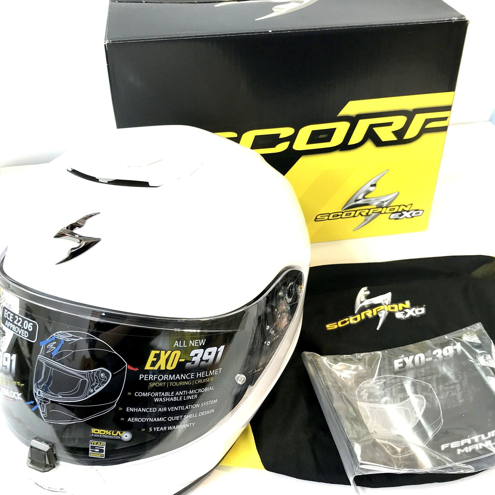 商品情報 メーカー SCORPION スコーピオン JANコード 型番 ブランド SCORPION スコーピオン 　商品詳細&nbsp; SCORPION スコーピオン EXO-391 フルフェイスヘルメット ホワイト XL オートバイ バイク用品◇TA4406 中古品のため、使用に伴う擦れキズ、キズ、汚れが見受けられますが、全体的にダメージの少ない商品です。 すべての傷・汚れを写真に収めることが難しいため、あらかじめご了承ください。 あくまでも中古品の為、画像にない汚れや小キズ、その他ダメージ、経年による劣化などがある場合がございます。 お客様都合による返品などは受け付けておりませんので、ご了承くださいませ。 ■注意事項 現状でのお渡しとなりますので、ご購入の際は商品写真・説明をご確認の上、ご理解の程お願い致します。 分かる範囲での回答にはなりますが、気になる点がございましたら、ご購入の前にお問い合わせ下さい。 付属品などは掲載写真に映っている物が全てです。商品写真にてご確認下さい。 ■商品状態 外装：擦れキズ、汚れなどあり 内装：比較的良い シールド：比較的美品 製造年月日：不明 PSC・SGマーク：無し 感染症対策としてオゾン発生器での除菌消臭加工済み。 届いたその日から安心してご使用いただける状態です。ITN2CBMXEZBM お取引について 商品発送 入金確認後、1～3営業日以内に発送いたします。 その他の注意事項 【領収書につきまして】 ・領収書は注文履歴からご自身での発行をお願いしております。 ・宛名はご注文者名、但書はご購入頂いた商品名が記載されます。 【送料につきまして】 ・商品を複数個ご購入の場合、個数ごとに送料が発生します。 ・送料はご注文後に店舗側で修正し、個数分のご請求となります。 予めご了承下さいますようお願いいたします。