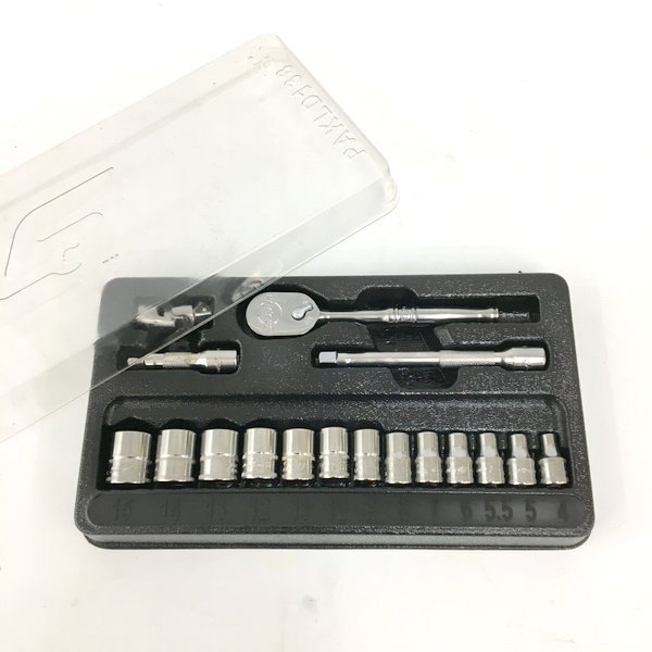 商品情報 メーカー JANコード 型番 ブランド 　商品詳細&nbsp; Snap-on スナップオン 1/4ラチェット エクステンションソケットセット 117TMM 中古品です。 使用、保管に伴うキズなどがございます。 画像では確認しづらい細かなキズなどもございます。ご理解のほど、よろしくお願いいたします。 画像にあるものが全てです。 【※写真にないものは付属しておりません】 記載外の不具合や欠品部品が発生する場合がございます。 お客様都合による返品・交換は受け付けておりませんので、ご了承ください。 本商品を実際に使用されての事故、ケガ等につきましては当方は責任を負いかねます。 商品につきましての詳細は、メーカーホームページ等でお調べの上でご購入をお願いいたします。IT6OQ239WA9W お取引について 商品発送 入金確認後、1～3営業日以内に発送いたします。 その他の注意事項 【領収書につきまして】 ・領収書は注文履歴からご自身での発行をお願いしております。 ・宛名はご注文者名、但書はご購入頂いた商品名が記載されます。 【送料につきまして】 ・商品を複数個ご購入の場合、個数ごとに送料が発生します。 ・送料はご注文後に店舗側で修正し、個数分のご請求となります。 予めご了承下さいますようお願いいたします。