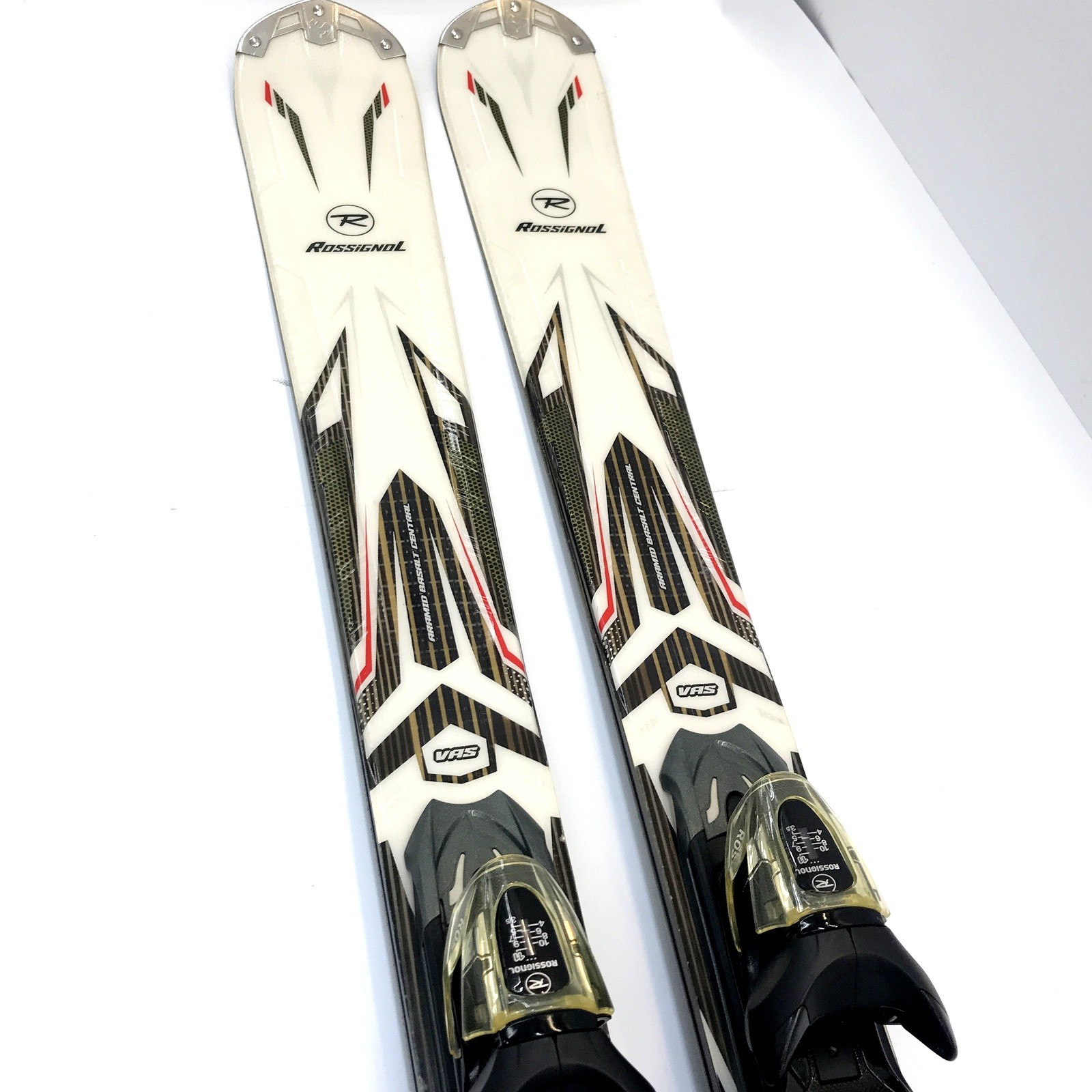商品情報 メーカー JANコード 型番 ブランド 　商品詳細&nbsp; ROSSIGNOL ロシニョール パシュート 13LTD 163cm スキー板 ■注意事項 現状でのお渡しとなりますので、ご購入の際は商品写真・説明をご確認の上、ご理解の程お願い致します。 分かる範囲での回答にはなりますが、気になる点がございましたら、ご購入の前にお問い合わせ下さい。 付属品などは掲載写真に映っている物が全てです。商品写真にてご確認下さい。 ■商品詳細 中古品です。 使用感の他、傷や汚れなどが目立つ商品です 画像と併せてご確認くださいませ。 すべての傷・汚れを写真に収めることが難しいため、あらかじめご了承ください。 あくまでも中古品の為、画像にない汚れや小キズ、その他ダメージ、経年による劣化などがある場合がございます。 お客様都合による返品などは受け付けておりませんので、ご了承くださいませ。 ※写真にないものは付属しておりません。 ※発送方法は、エアキャップ 巻きダンボールにて梱包させていただきます。 商品につきましての詳細は、メーカーホームページ等でお調べの上でご購入をお願いいたします。ITAQJ4OHBHNK お取引について 商品発送 入金確認後、1～3営業日以内に発送いたします。 その他の注意事項 【領収書につきまして】 ・領収書は注文履歴からご自身での発行をお願いしております。 ・宛名はご注文者名、但書はご購入頂いた商品名が記載されます。 【送料につきまして】 ・商品を複数個ご購入の場合、個数ごとに送料が発生します。 ・送料はご注文後に店舗側で修正し、個数分のご請求となります。 予めご了承下さいますようお願いいたします。